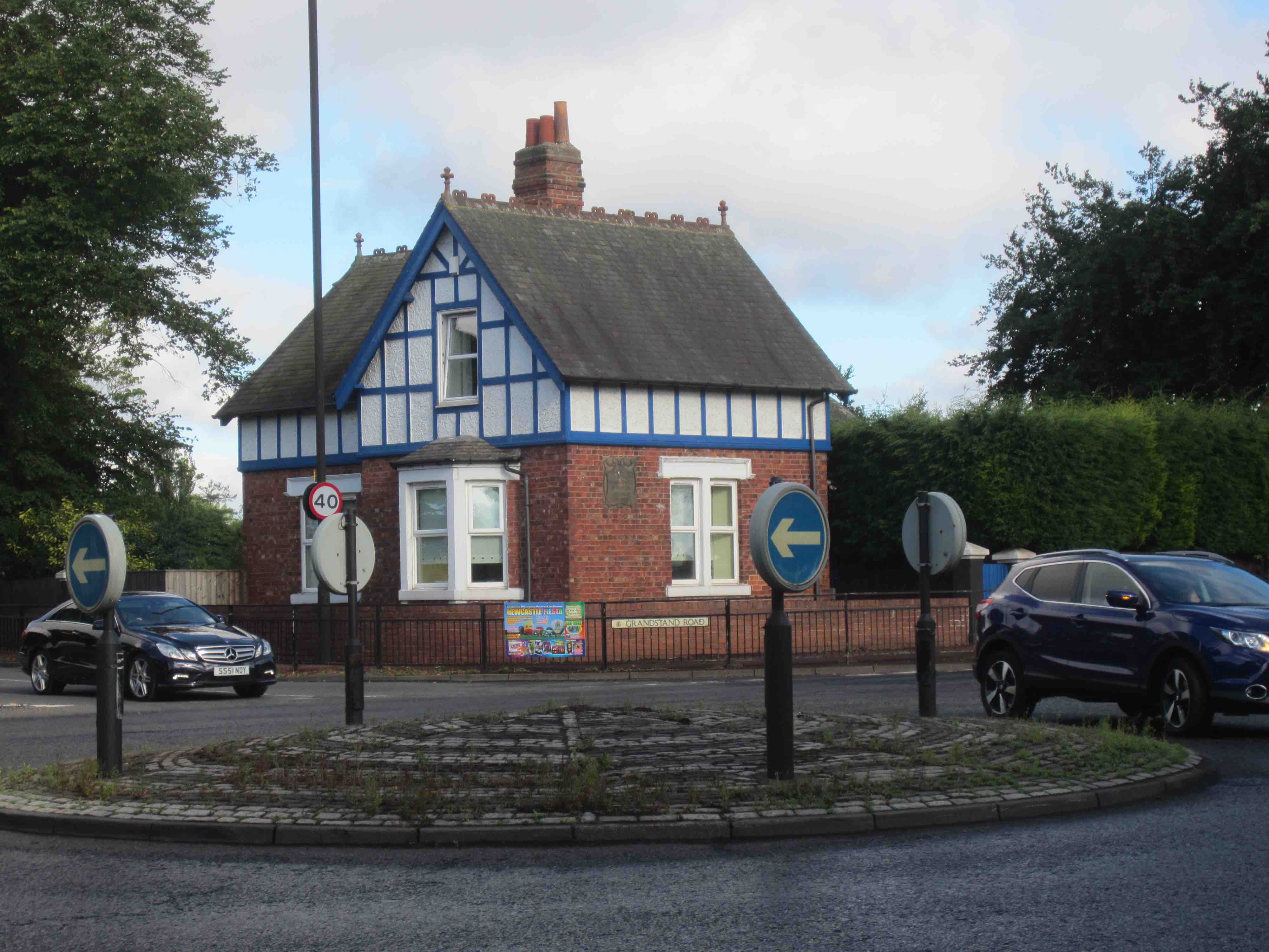 blue-house-roundabout-space-for-gosforth