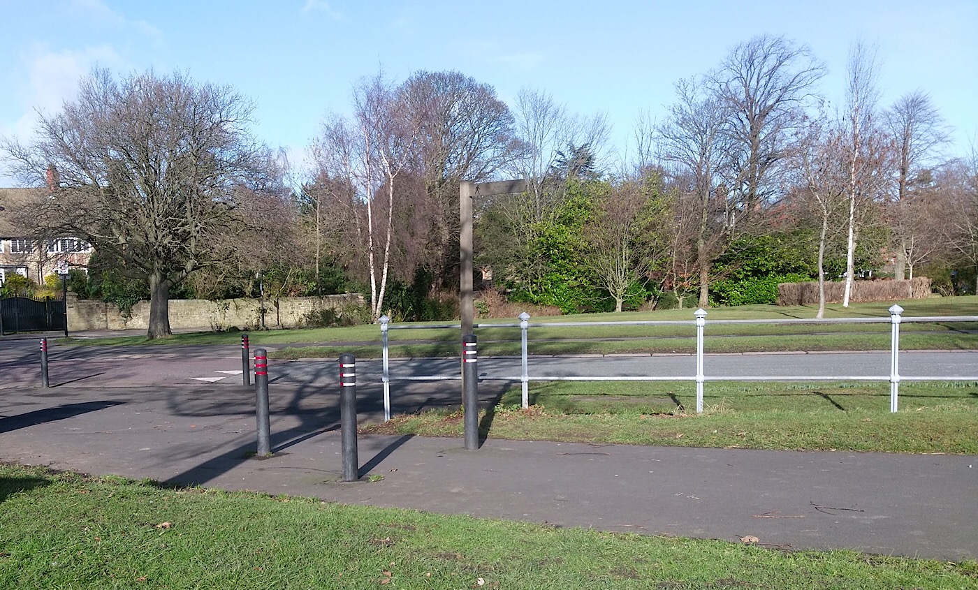 Photo of the bollards at the North West corner of Little Moor.